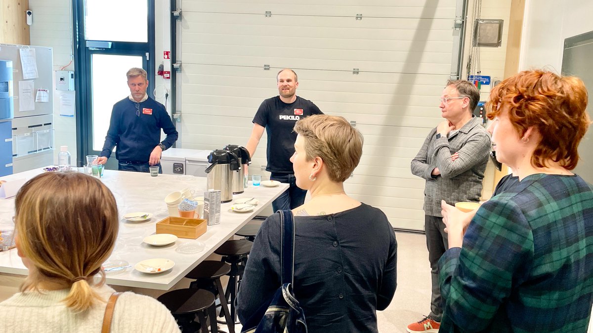 Solumaatalous ei ole tulevaisuuden scifiä. Se on ruokaa nachoni päällä. Pääsin vierailemaan <a href="/EniferBio/">enifer</a>:n luona Eduskunnan kasvisruokaverkoston kanssa Pro Vegen edustajana. Bioreaktorissa kasvatettava sieniproteiini voisi teoriassa korvata jo nyt ruokateollisuuden raaka-aineita.