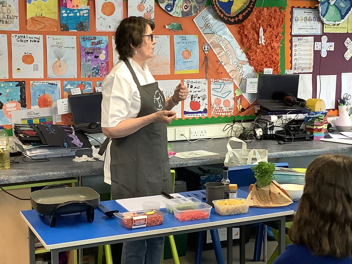 P6 are delighted to have Hilary in from Livestock and Meat Commission to teach us about the importance of using fresh ingredients. #Food4Life