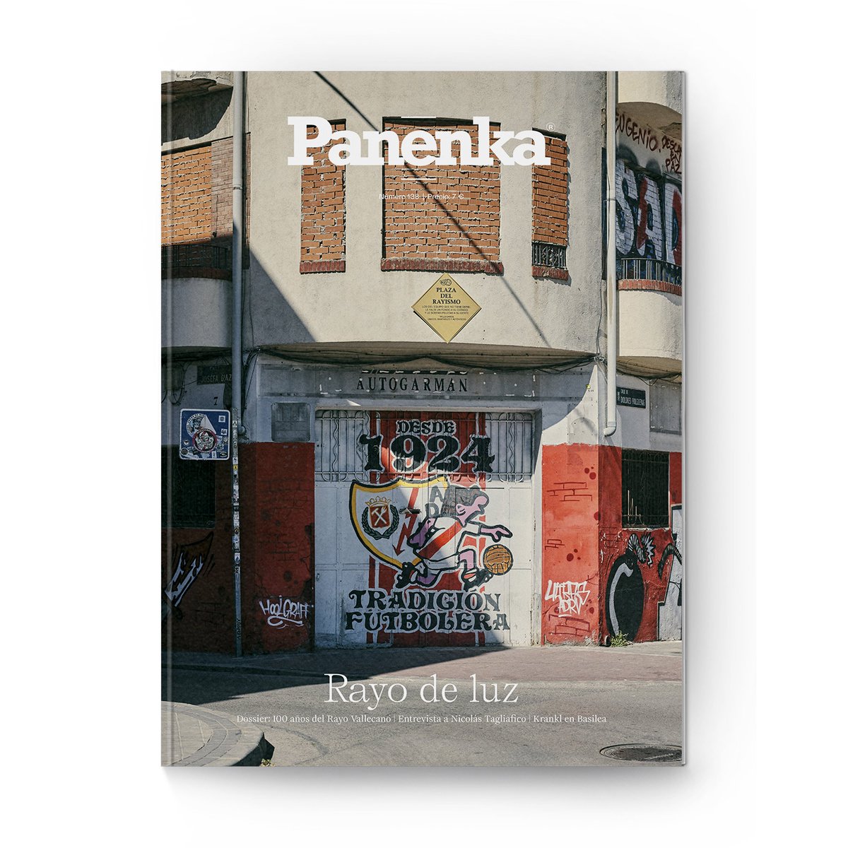 Las casualidades, @RevistaPanenka. En el edificio de la fotografía he pasado algunos de los ratos más felices de mi vida. Ahí vivieron mi bisabuelo, Rufino Taravilla, mi abuelo Antonio Román, y mi padre, Ángel. El taller fue también de mi bisabuelo. Pedigrí rayista en la familia