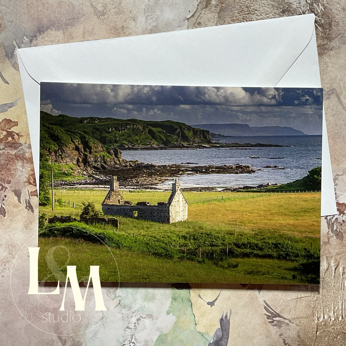 DESERTED COTTAGE We don’t know about you, but we could live here (with a roof of course)! Taken on our holiday to Scotland last year, now available on a blank greetings card, we’ll pop the link below. #thelandmstudio #andymorrisphotography #greetingscard #PhotographyIsArt