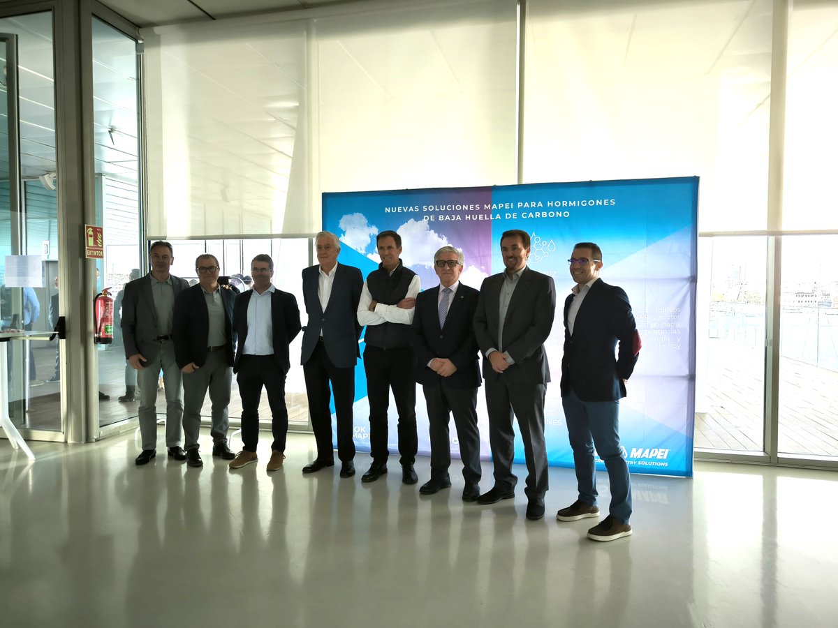 Durante la jornada, a la que también asistió la vicedecana, @mcarmencastrob, pudimos aprender de profesionales como Cesar Bartolomé del #IECA, Andreas Fleischhauer, de <a href="/MapeiSpain/">Mapei España</a>, Alejandro López, de <a href="/andece_general/">PrefabricadoHormigón</a>, Carlos Peraita, de #ANEFHOP, Pedro Serna de <a href="/caminosupv/">Caminos UPV</a> <a href="/upv/">Universitat Politècnica de València</a>