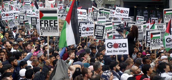 🔴 İngiltere'nin başkenti Londra'da toplanan binlerce #Filistin yanlısı, işgalci #israil 'in #Refah saldırısına tepki gösterdi.