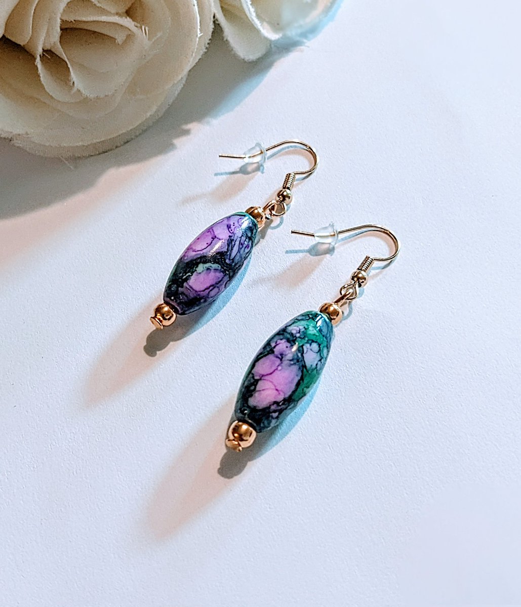 #handmade purple and green marble beaded earrings. 18k Gold filled.
Other colour options.
Available here ⬇️
kelliesuedesigns.etsy.com/listing/126353…
.
#EarlyBiz #EarlyRisers #jewelryaddict #etsy #MHHSBD #giftideas #stockingstuffers #shopping #elevenseshour