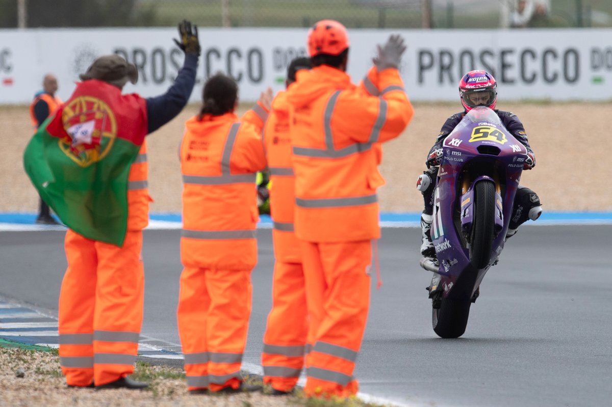 Of course it deserves a round of applause! 👏 Have a nice #WheelieWednesday, family 🆙 #RoadToMotoGP🏁