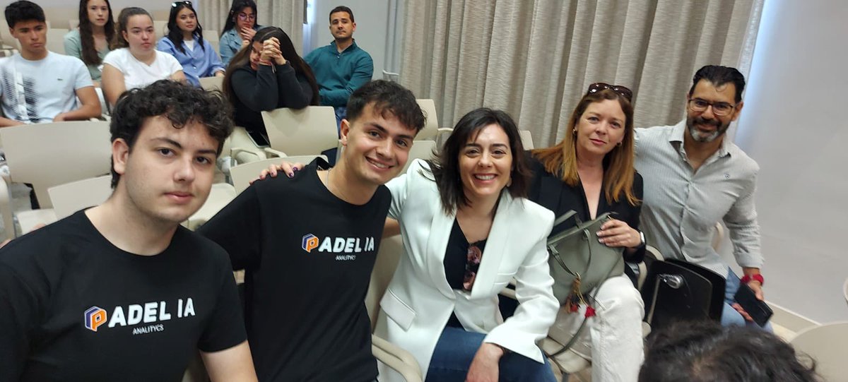 Los equipos empiezan a defender sus propuestas. Mucha suerte Padel IA Analitycs!