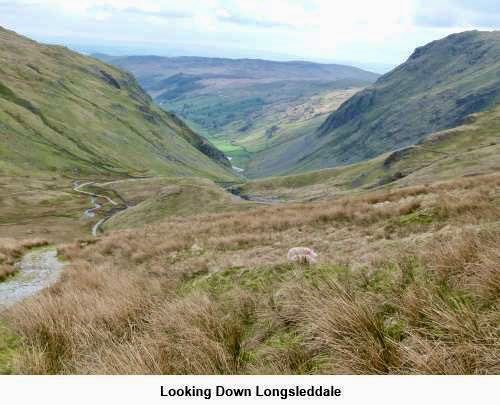 This Kentmere Pike and Harter Fell walk is an easy navigation route from the ‘forgotten valley’ of Longsleddale. Great views of virtually all the main #LakeDistrict peaks. Cross Fell and even Ingleborough in the Yorkshire Dales can also be seen. Details at tinyurl.com/2s4kw9ju