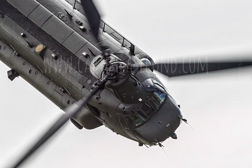 Chinook. #chinook #raf #royalairforce #ch47 #wokkawednesday #humpdayheli #helicopter #aviation #avgeek #captureasecond