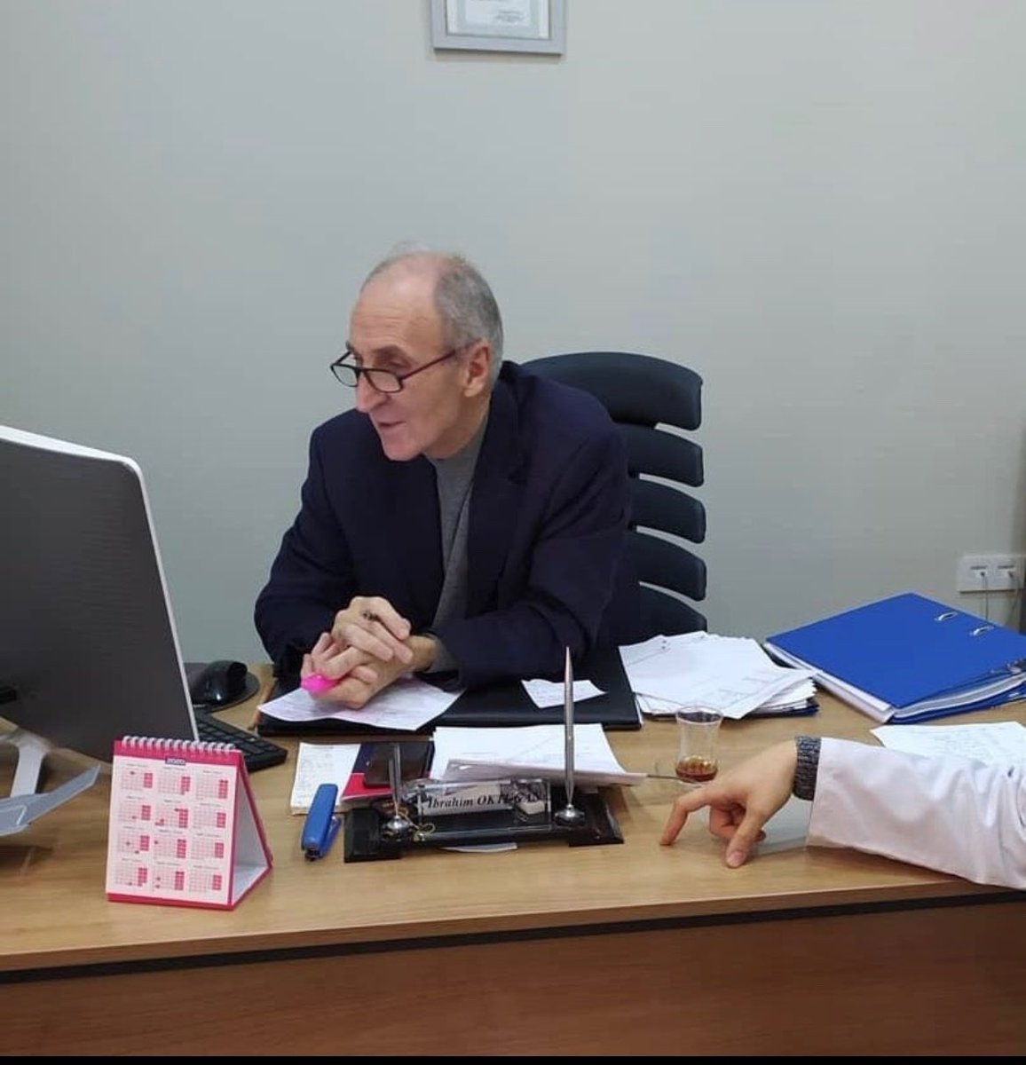 Ömrünü eğitime adamış bir öğretmenin son nefesini okulda vermesi ve bunun da bir öğrencisi tarafından yapılmış olması ne büyük acıdır. ‘Şiddete hayır demek’ yetmez, atılması gereken çok adım var.