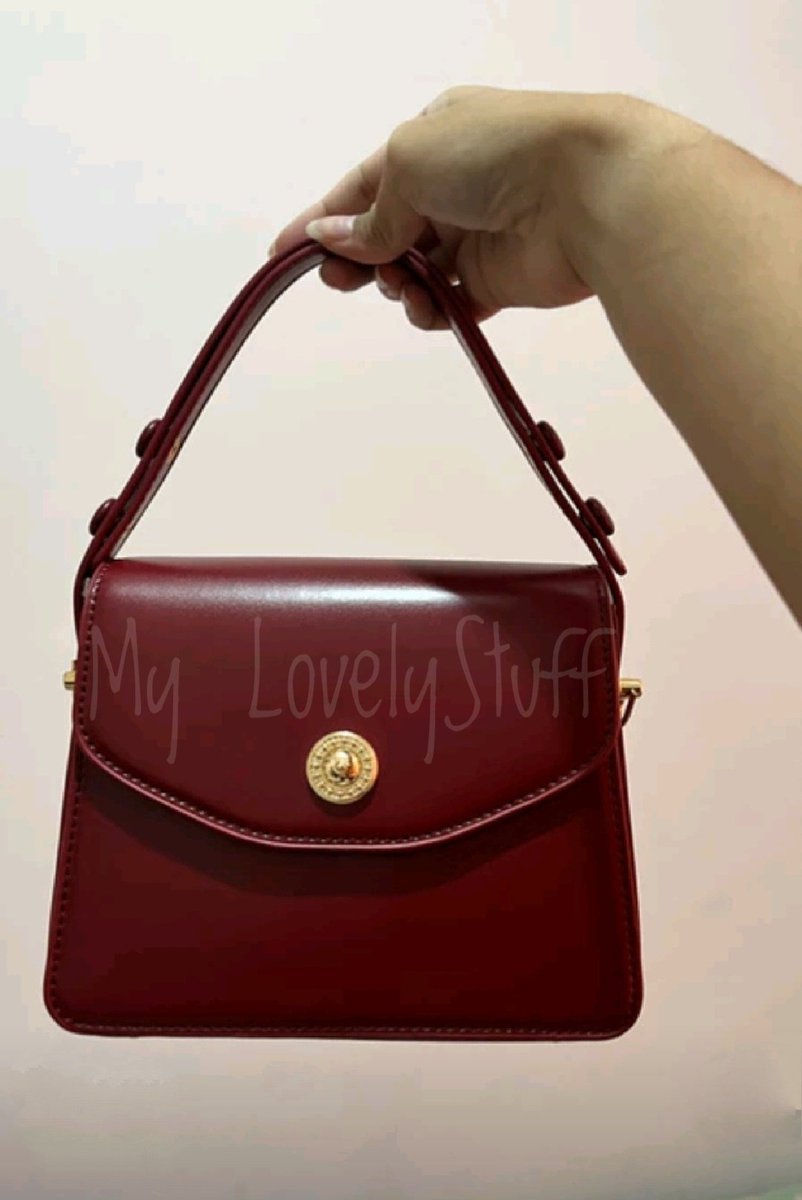 WOW MasyaAllah "nemu" tas cakep abis bisa jadi slingbag, shoulder bag maupun hand bag modelnya simple klasik elegan banget nih dengan material kulit tapi harganya murcee pokoknya gak nyesel belinya meskipun tas udah bejibun 😭🤭
shope.ee/8UmpK6Cd91
shope.ee/8UmpK6Cd91