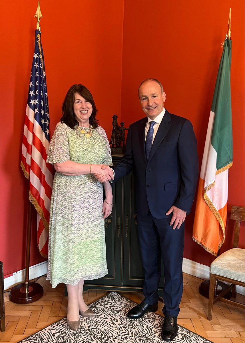 Good discussion with @USAmbIreland Claire Cronin last night to mark 100 years of diplomatic relations between Ireland and the US #LeChéile100