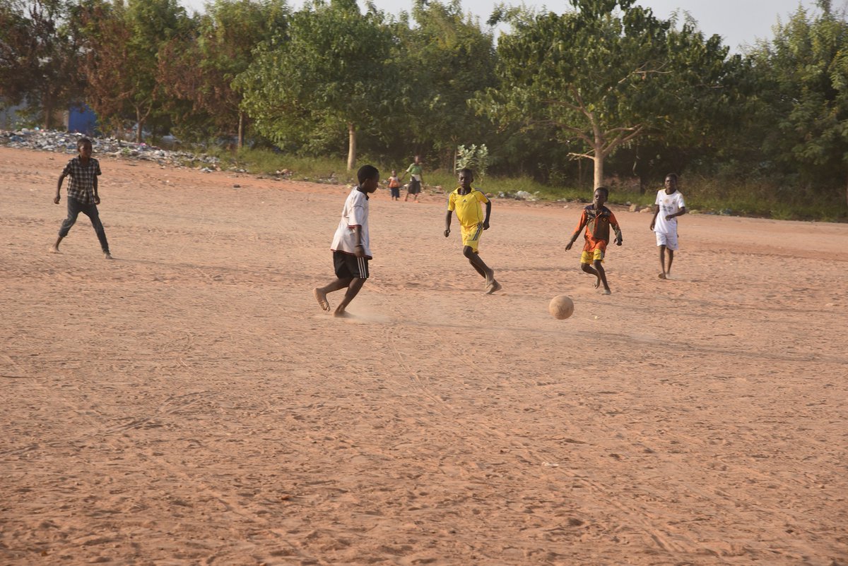 Le #sport est un vecteur du vivre-ensemble, de la tolérance et de la cohésion sociale. Incitons les enfants et les jeunes à pratiquer le sport afin de s’épanouir dans un environnement sécurisé.

#SportPourLaPaix #PourChaqueEnfant #UNICEFTogo #TT228 #TGInfo