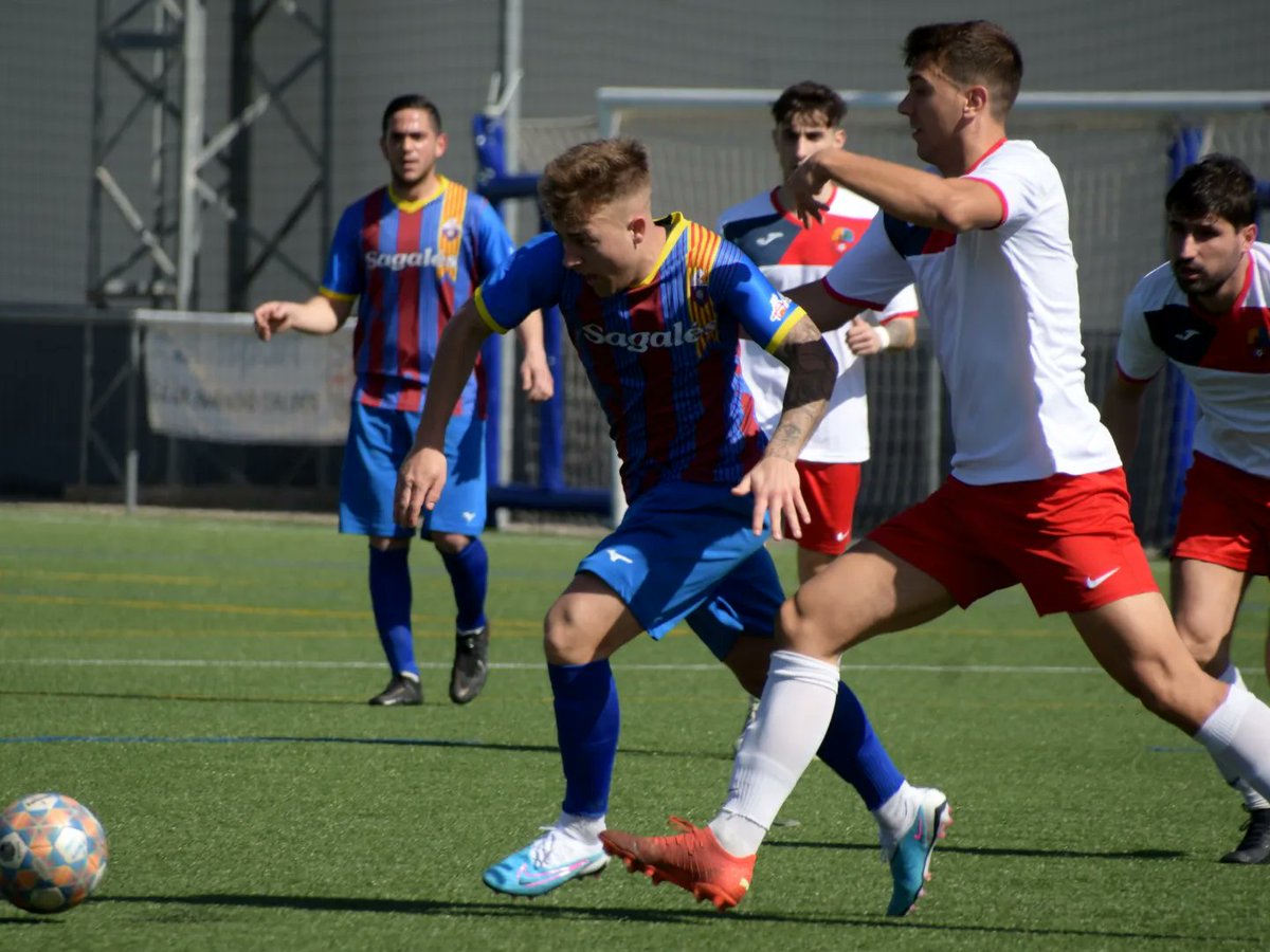 Aquest diumenge acomiaden la temporada a Les Cremades vina i ànima al teu equip en una temporada on arribem a la penúltima jornada amb opcions de poder jugar l'ascens de playof. Hora: 12:00 Lloc: Les Cremades. Lliga 1Cat.G.1 Dia: 12/05/2024 Diumenge @cfcaldes vs @uecangibert