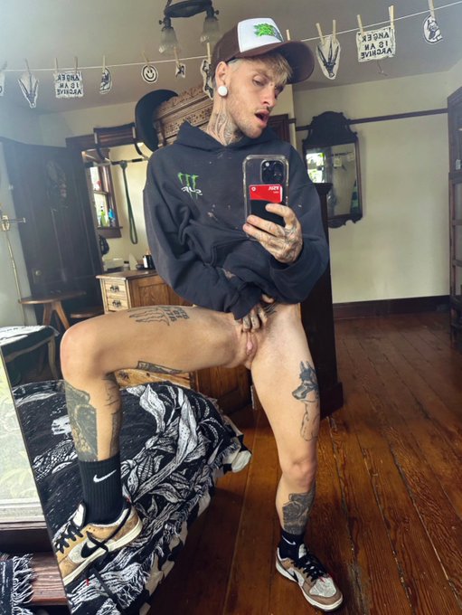 RT if my dick is smaller than urs ???✨ https://t.co/ukEebjhRyD