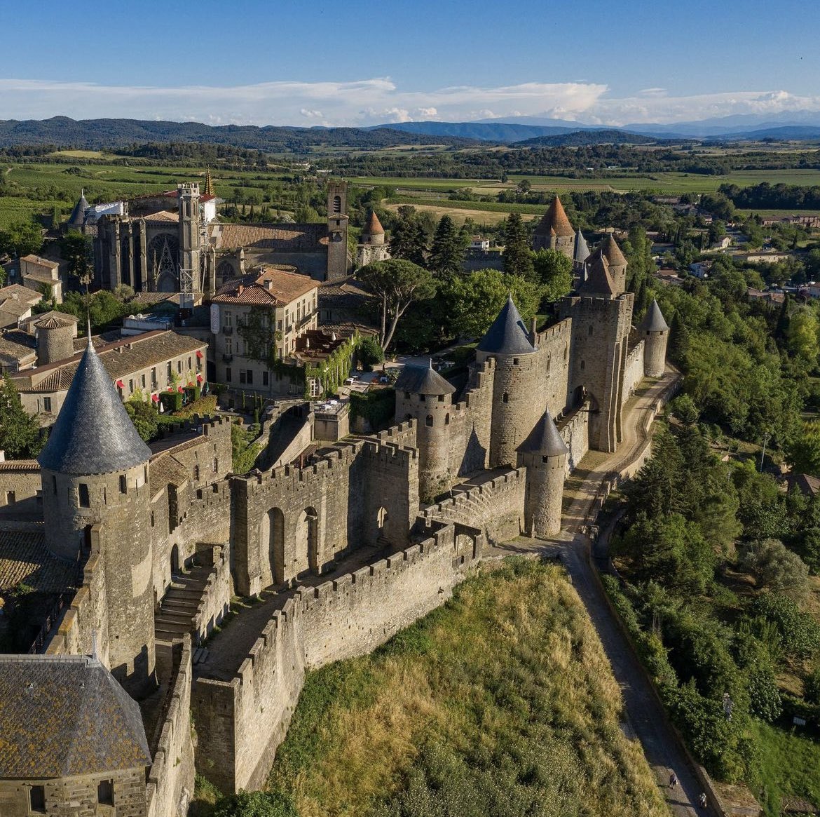 Après #Marseille, rendez-vous le 16 mai dans la plus belle des cités médiévales : #Carcassonne ! 😍 La Flamme Olympique parcourra une partie des remparts. Pas mal non ? remparts-carcassonne.fr/actualites/le-… #Paris2024