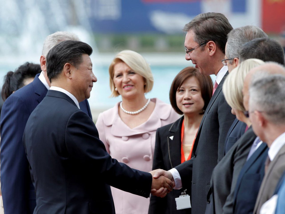 🇨🇳🇷🇸 Der Präsident Chinas, #XiJinping und seine Frau sind gestern Abend in der Hauptstadt Serbiens, #Belgrad, angekommen #China betrachtet #Serbien als eine wichtige Logistikregion in Europa. Serbien weigert sich trotz enormen Drucks von außen, dem NATO-Bündnis beizutreten, hat…