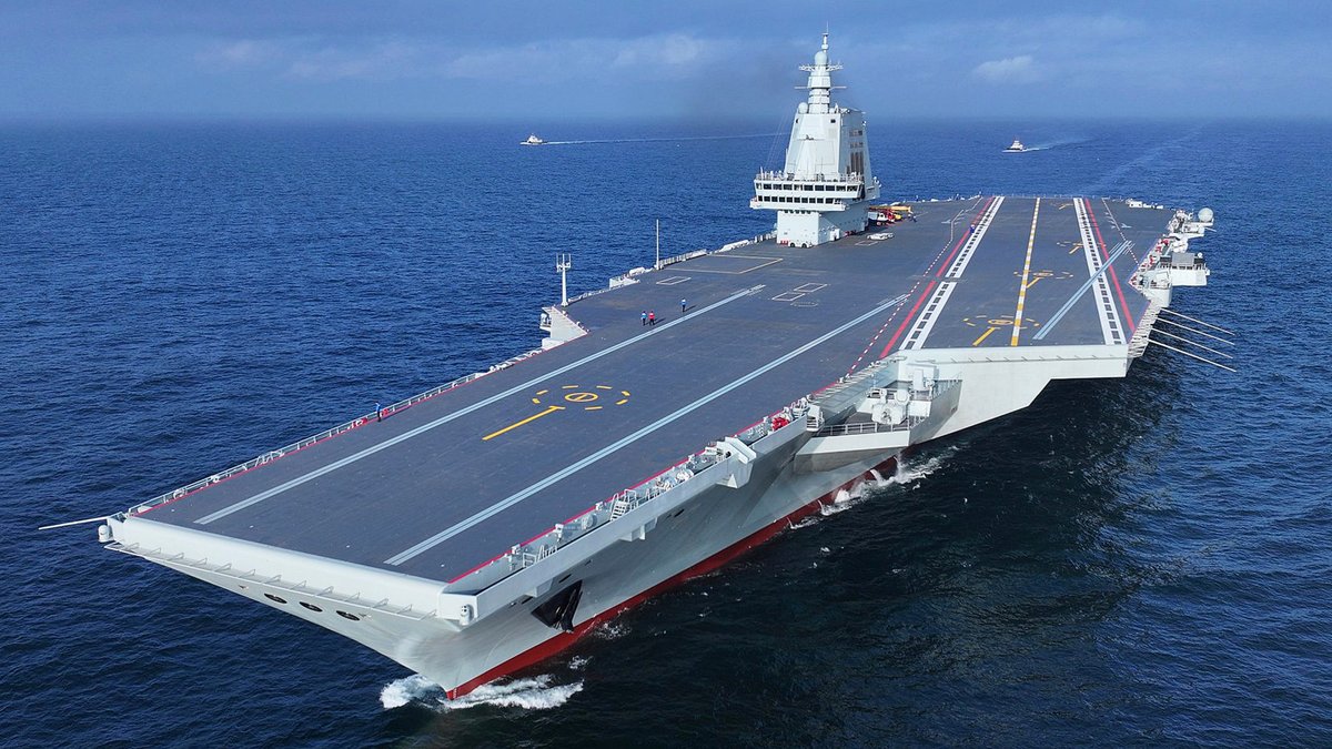 Official photos of 🇨🇳PLAN aircraft carrier Fujian during on initial sea trials. 'look, an aircraft carrier with no aircraft'😉