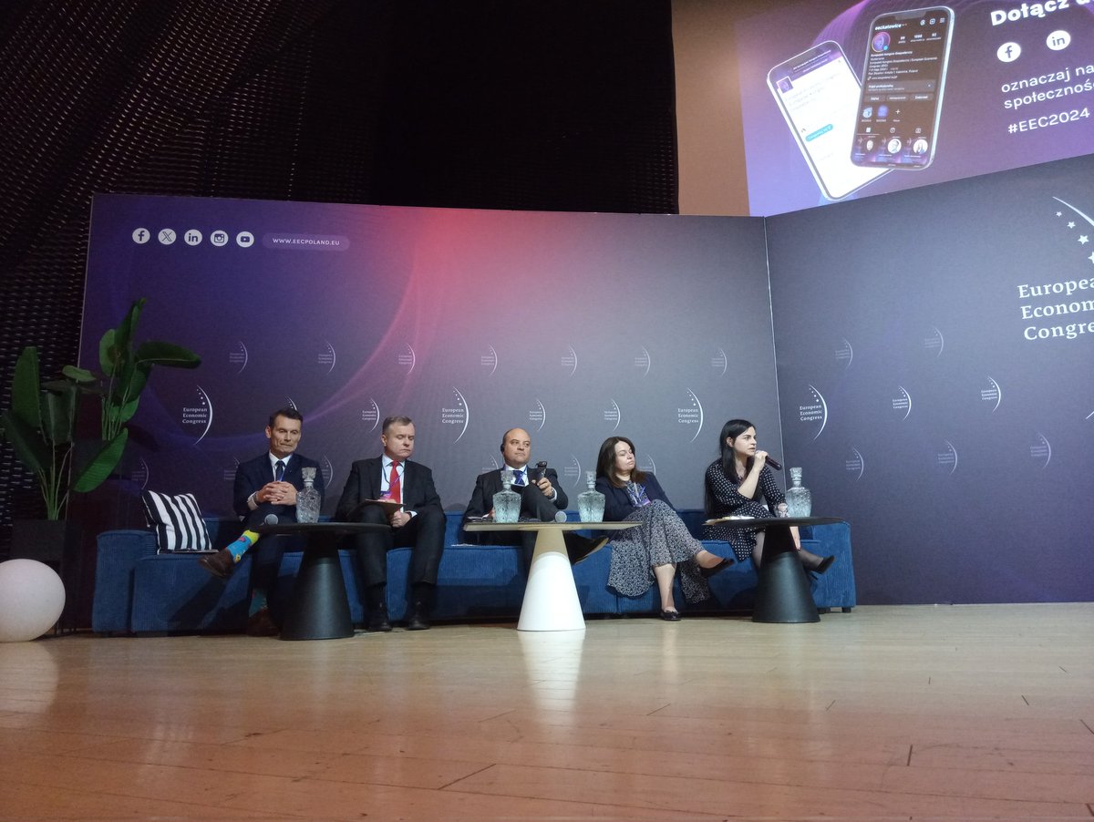 O transformacji energetycznej, dekarbonizacji ciepłownictwa debatujemy podczas panelu 'Inwestycje w energetyce - czas przyspieszenia' #PTEZ #energetyka #ciepłownictwo #transformacja #dekarbonizacja #EEC2024 #Katowice