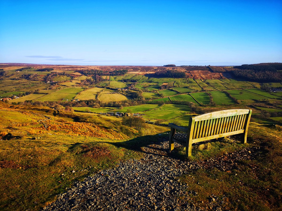 The sun is on its way I promise 🌞
Take a pew and let it come to you!
#rosedale #NorthYorkshire
@alexdeakin