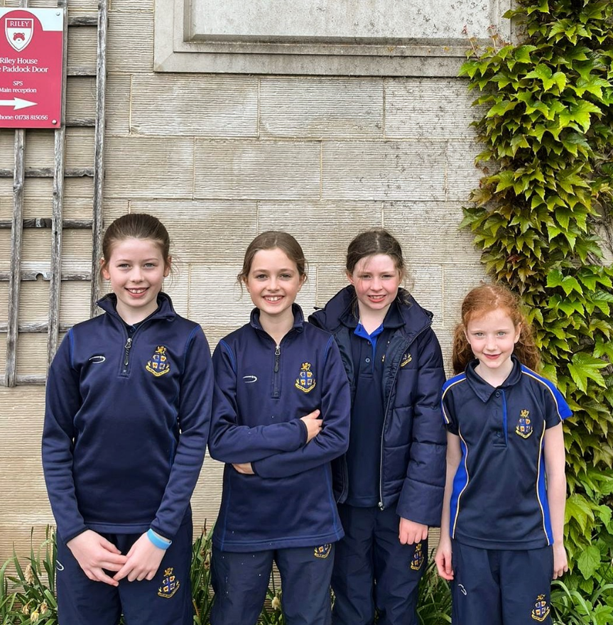 Creating change 💛 Well done to Philippa, Kate, Scarlett, and Paige who have raised over £120 for @CRUKScotland by making friendship bracelets and selling them for £1 donations around @StrathallanSchl 🎗💪 Well done girls! 📸 thanks to @missrleese