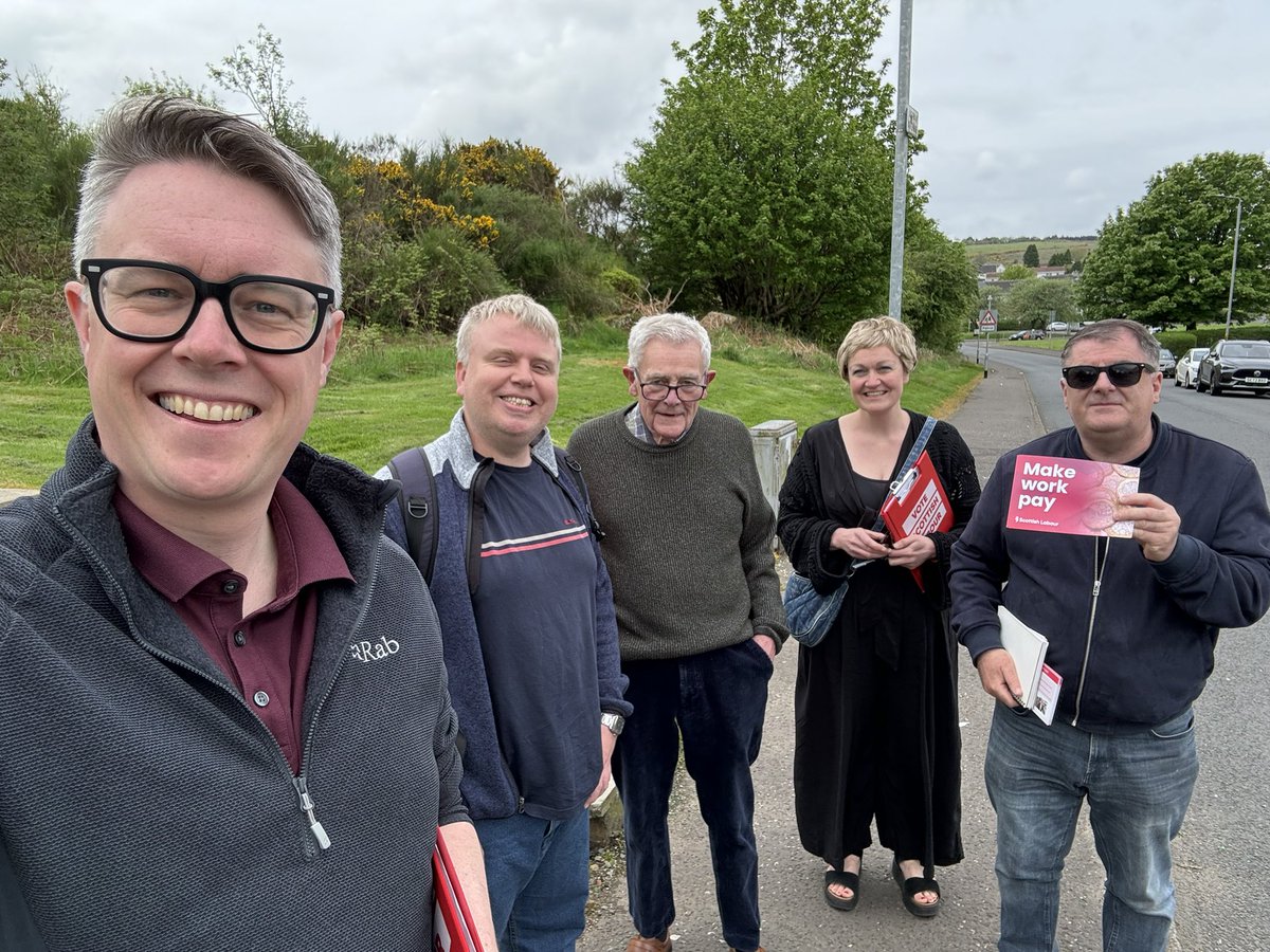 A good morning knocking doors and chatting to people in Port Glasgow! 🌹 ☀️ We’re campaigning every day this week. If you want to join us, find out more here: events.labour.org.uk/results?distan…