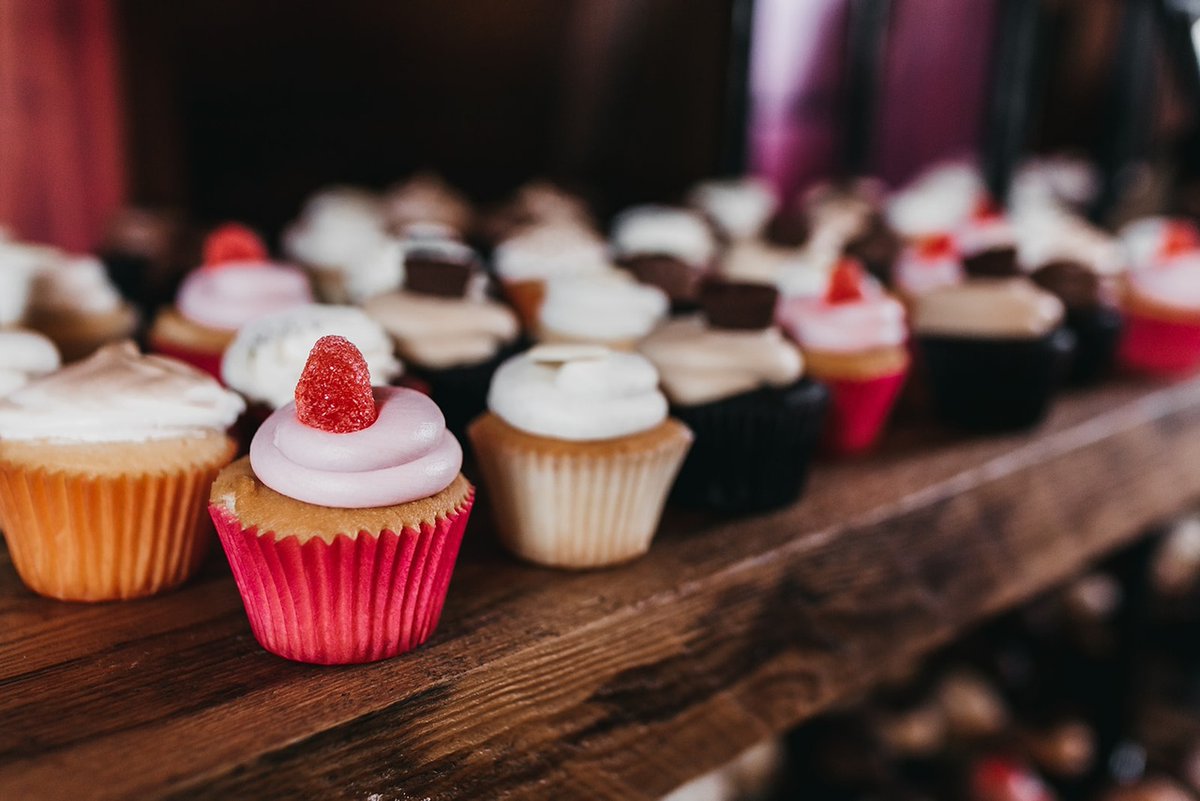 This is a holiday we can get behind! It's ✨ National Give Someone A Cupcake Day ✨ and we think you should treat someone you love with a lil' somethin' sweet! 
Which of our flavors sound wonderful to you? 
🧁Raspberry
🧁Peanut Butter
🧁Vanilla Bean
🧁Chocolate or
🧁Red Velvet?