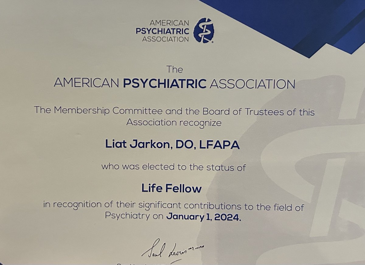 Huge congratulations to Dr. Liat Jarkon, DO, MPH, LFAPA, Director of the @NYITCenterforBH, on receiving the Life Fellow of the American Psychiatric Association award at the @APA National Convention's! Your dedication to advancing behavioral health is truly inspiring.