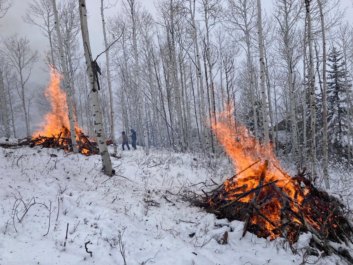 With winter’s apparent return, crews are able to continue pile burning operations on the Treasure Hill Open Space today. Smoke may be present during operations and several days following. Crews will be actively lighting piles today and tomorrow, May 8-9. Please do not report.