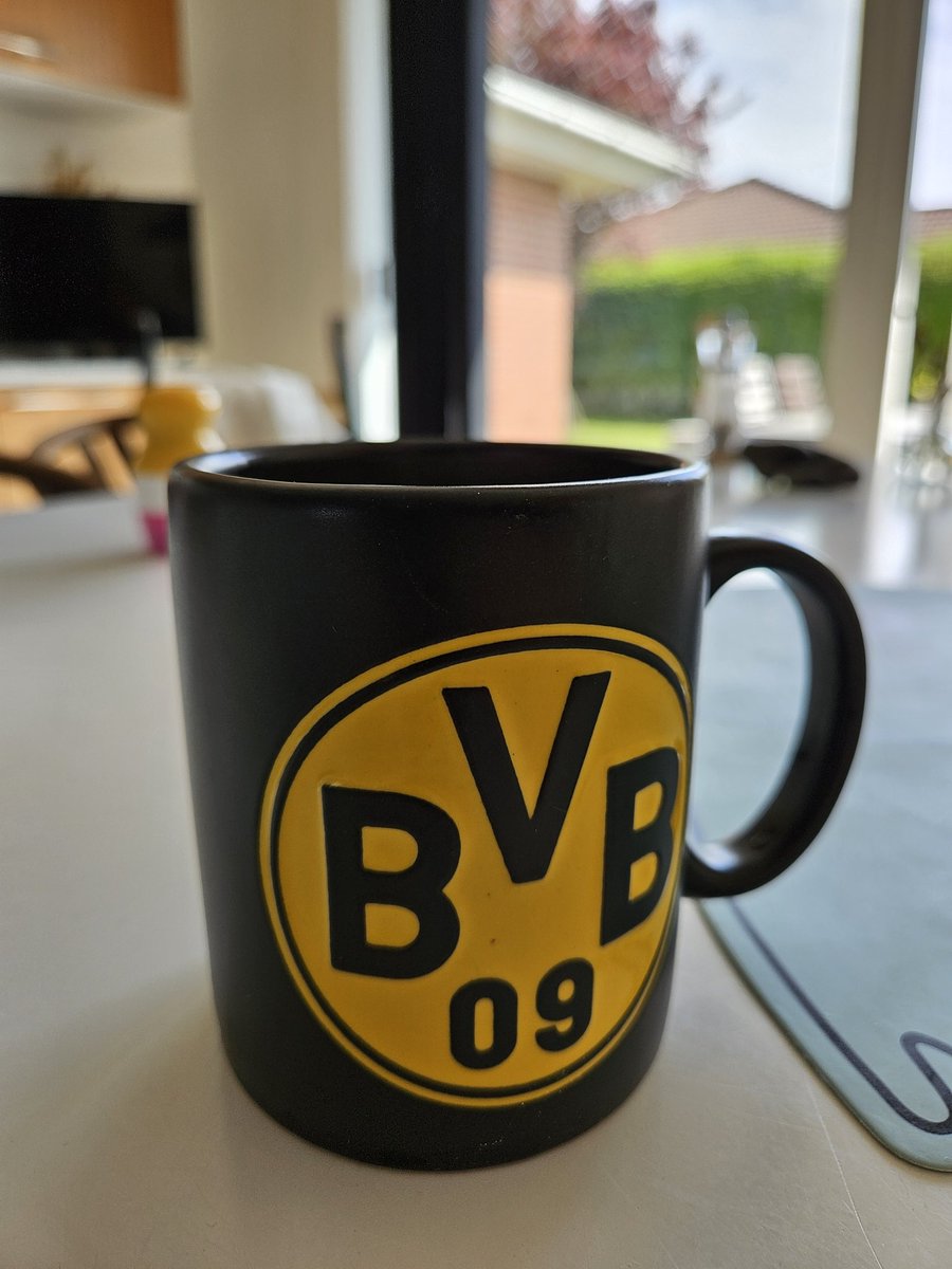 SorenMangels's tweet photo. Den helt rette kaffekop til eftermiddagskaffen. #nurderbvb https://t.co/XXArpAF1qT