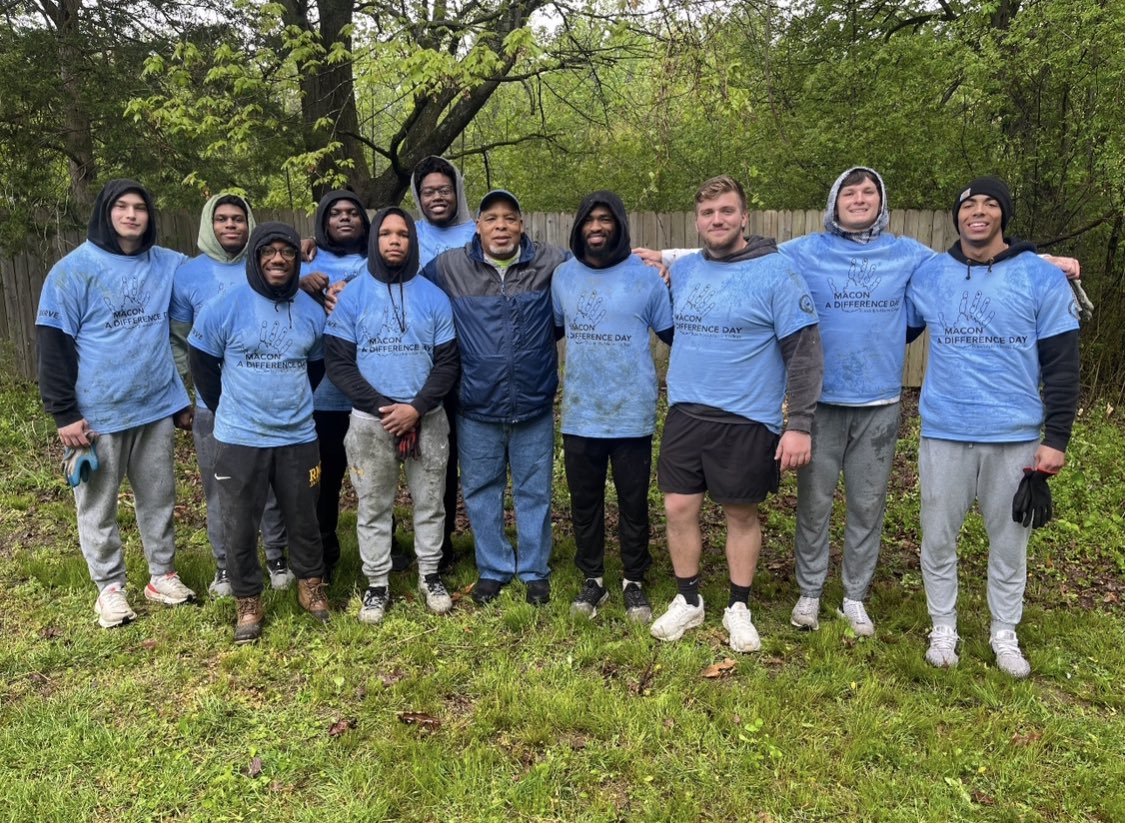Some moments from this past ‘Macon A Difference Day’ 📸 We had seven groups of players split up all around town to help clean up and connect with the Ashland community. Great day in the Center of the Universe 🚂