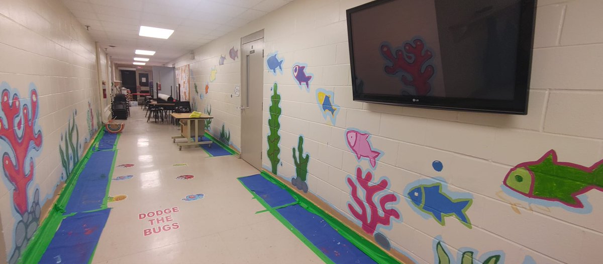 Wonderful art in progress at @RobinFooteElem. SchoolsPlus connected the grade 5s with Ryan Robson, community artist/art therapist (Cape Breton Art Therapy) to work with the students. Positive/vibrant changes to settings like this can make a difference to how we feel in a space :)