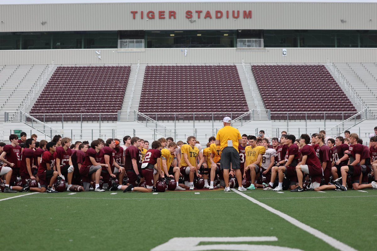 MORE FROM DRIPPING SPRINGS SPRING BALL 24 CAMP. BIG THINGS TO COME FOR THE TIGERS. #tpd @CoachGZimmerman @A_Pena4 @DripFB @PigskinsDs @var_austin @delossae17 @marisa_tuzzi