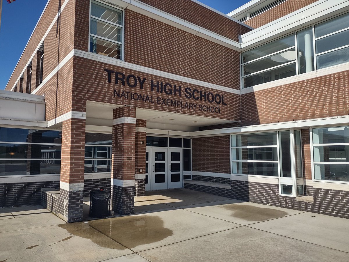 Had a awesome visit this morning at Troy High School. Thank you to everyone for your awesome hospitality. #GoGreen #LetsRide #RecruitingMichigan