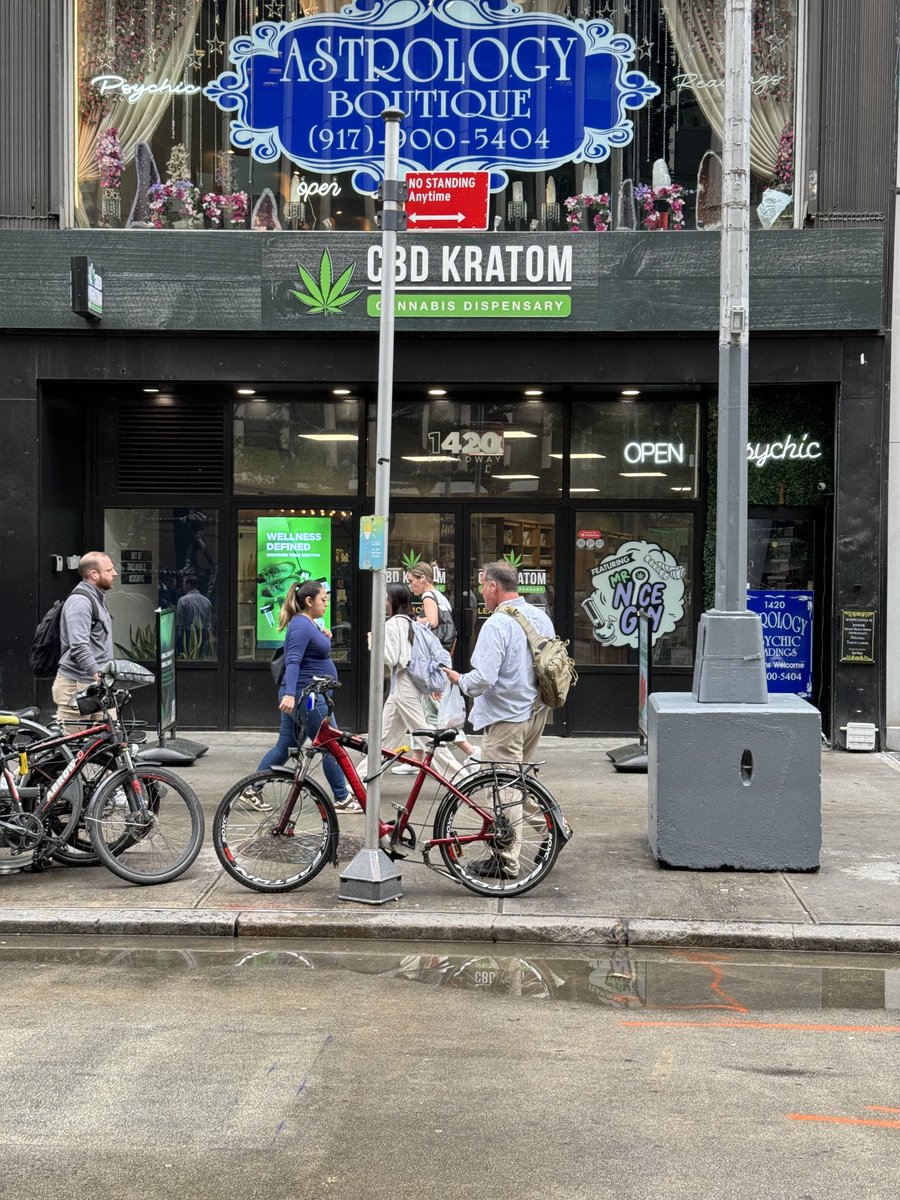 ToddVLamb's tweet photo. The teenager inside me is amused that there is a weed store at 1420 Broadway in Manhattan. https://t.co/2TMUkw10Ph