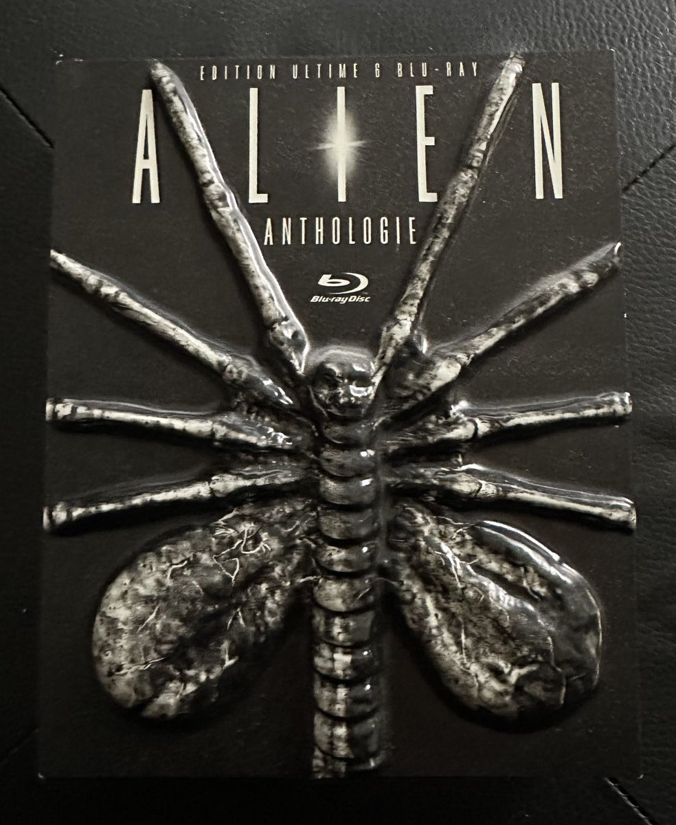 Aller, le dernier...

Alien, la résurrection :

200ans se sont écroulés depuis qu’Ellen Ropley est morte sur Fiorina 161. À bord du vaisseau USM Auriga, une équipe de scientifiques clone Ripley à l’aide de son ADN et ils extraient l’embryon de la reine qui grandissait en elle