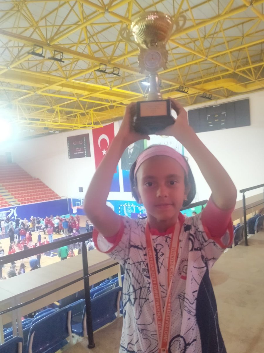 TEBRİKLER SUDEM BERİN DİNÇ U14 Oryantring Türkiye Şampiyonasında öğrencimiz Sudem Berin DİNÇ, K10A kategorisinde Türkiye 1.si, genel sıralamada Türkiye 3.’sü olmuştur. Öğrencimizi ve emeği geçen herkesi tebrik ediyor, başarılarının devamını diliyoruz.👏🏼