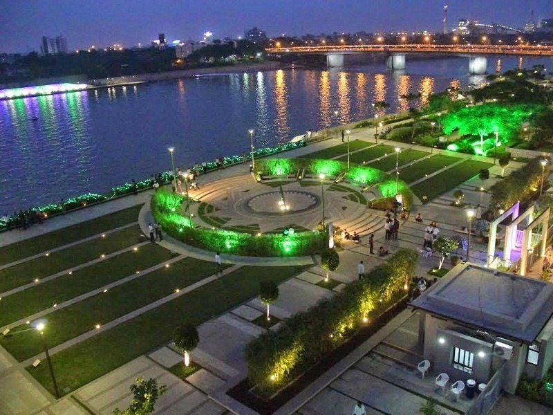 This is what we call development. 🫡

📍Sabarmati Riverfront, Ahmedabad 🇮🇳

Then                                       Now