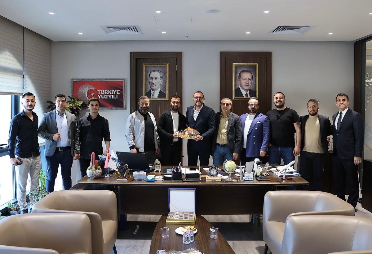 Başakşehir Belediyesi Özel Kalem Müdürlüğü görevine atanan Fatih TORAMAN’a hayırlı olsun ziyaretinde bulunduk.