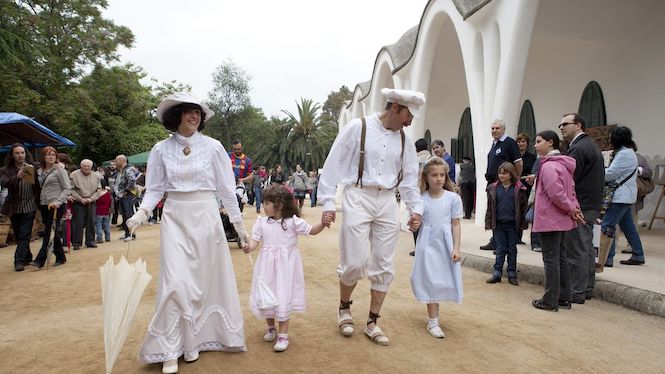 If you love modernism, travel back in time at the Modernist Fair of Terrassa. 🏛️ Historical recreations, traditional artisan stalls and many more surprises await you in a city that is one of the foremost examples of Catalan modernism. 🎉 @visitaterrassa bit.ly/3HETFWB