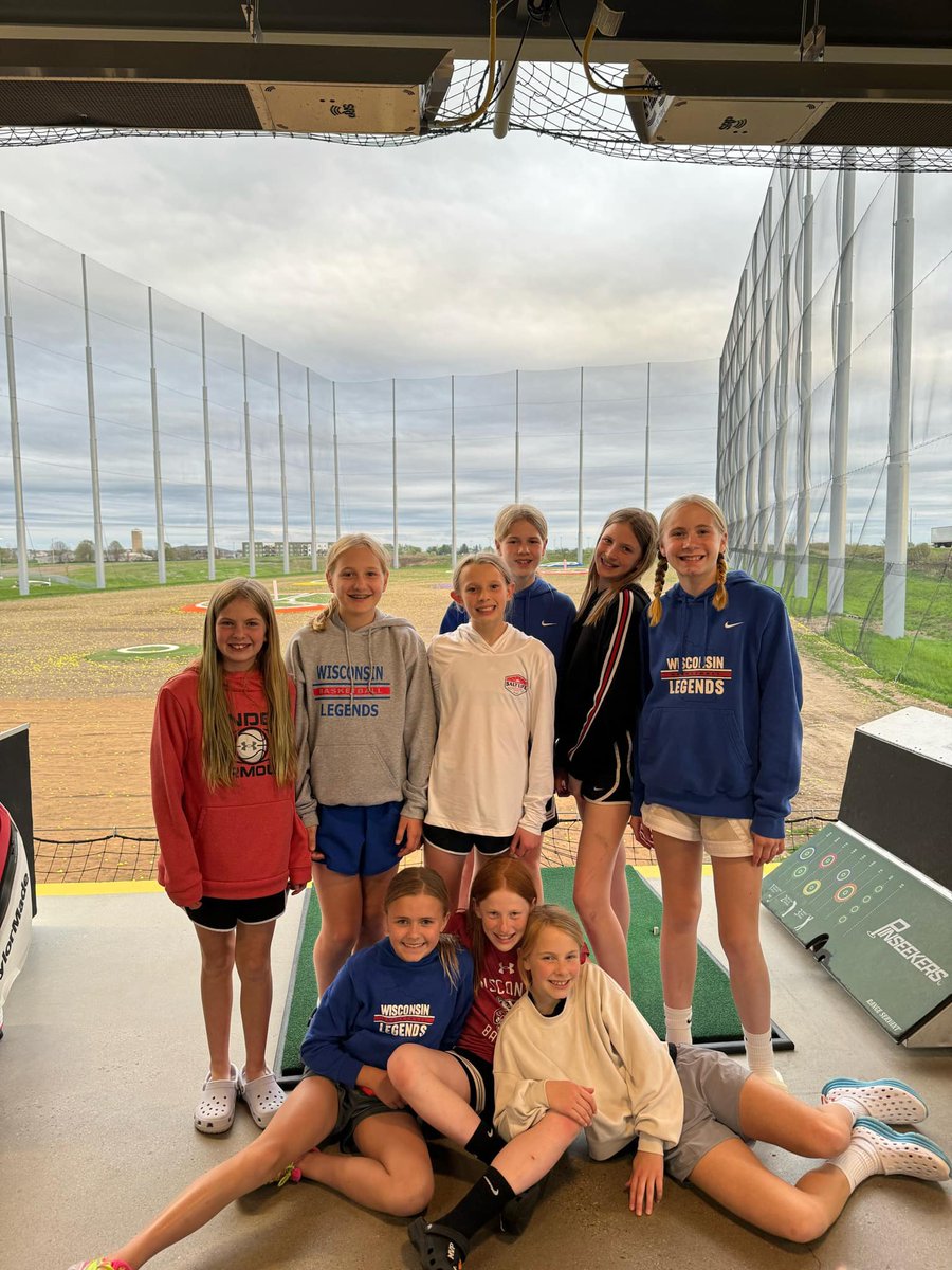 wilegends's tweet photo. Basketball is our vehicle to DEVELOP LEGENDS🌎BUILDING Better teammates, friends, learning to respond to coaching while instilling self-confidence & relationships that last for years✊ We also play some really good BASKETBALL⛹️♀️#ThisIsHowLEGENDSAreMade #BeALEGEND #LEGENDSLiveHERE https://t.co/lx3FkSaHHq