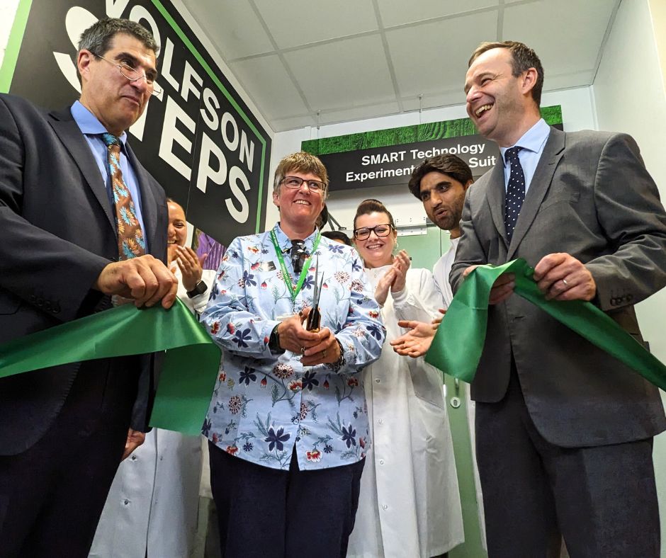 So thrilled to cut the ribbon of the STEPS lab. Congratulations to partners @wolfsonfdn , @iAgriTech and everyone in @EssexLifeSci who made this happen - especially @DrTracyLawson Together we can create crops for “tomorrow’s atmosphere today” brnw.ch/21wJA5q