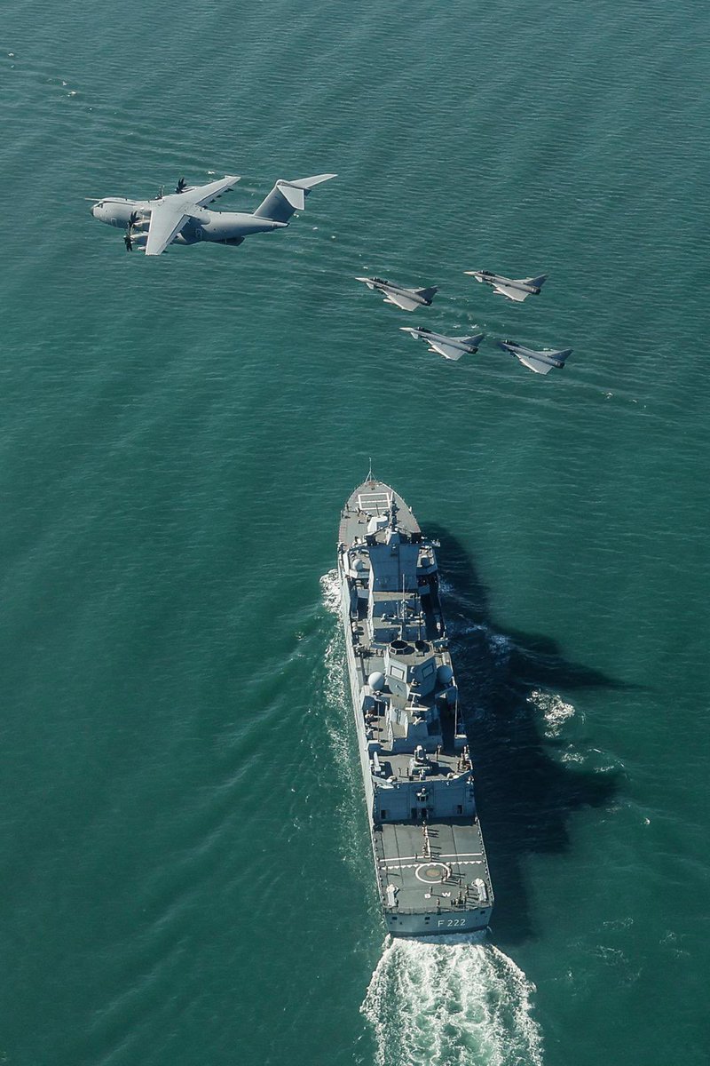 Team_Luftwaffe's tweet photo. Hier ein paar grandiose Fotos von unserem Überflug über die Fregatte „Baden-Württemberg“ gestern in Rota, Spanien. Gemeinsam mit der spanischen Luftwaffe haben wir die Fregatte der @deutschemarine  verabschiedet zu unserem gemeinsamen Indopazifik Einsatz.  Gracias @EjercitoAire https://t.co/mtWlSKbDoT