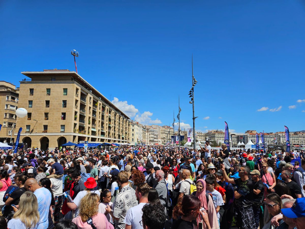 Le Vieux-Port est en fête pour la 🔥 Nous sommes déjà plus de 50 000 à nous réunir de l’Estaque à la corniche et jusqu’au Vieux-Port pour vivre ce moment ensemble !