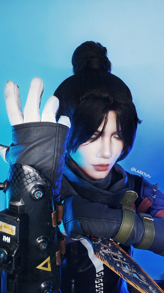 LARKTofu's tweet photo. It's time to make a choice❗

#Wraith @LARKTofu
#Alter @a_shucos 

#ApexLegend #cosplay #APEX #ApexLegendsFanart https://t.co/OjP3e0KFZA