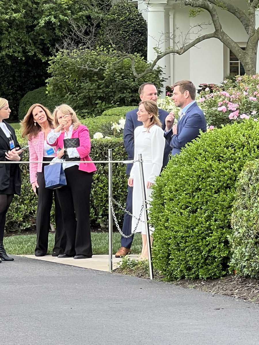 Spotted at President Biden’s departure this morning: Geri Halliwell-Horner, aka Ginger Spice, who’s in town for a family literacy event with @BarbaraBushFdn. She was at the White House for a tour.