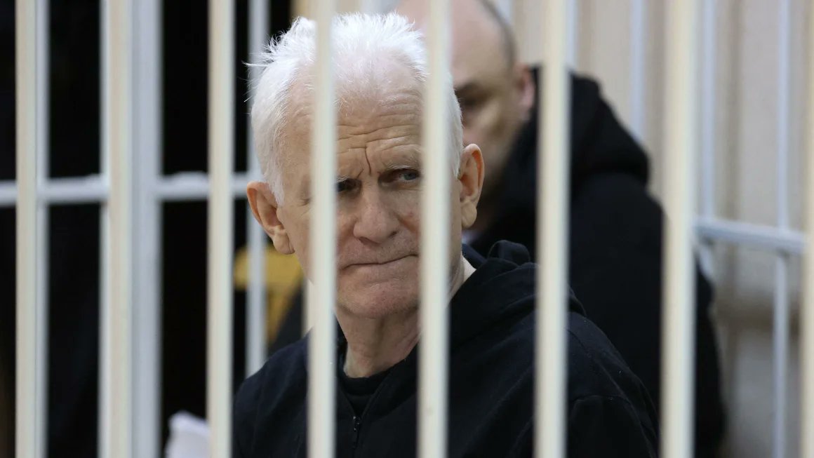 #Belarus @NobelPrize laureate Ales Bialatski's health has deteriorated badly. He urgently needs medicine denied to him by the regime. He must also see a doctor immediately.