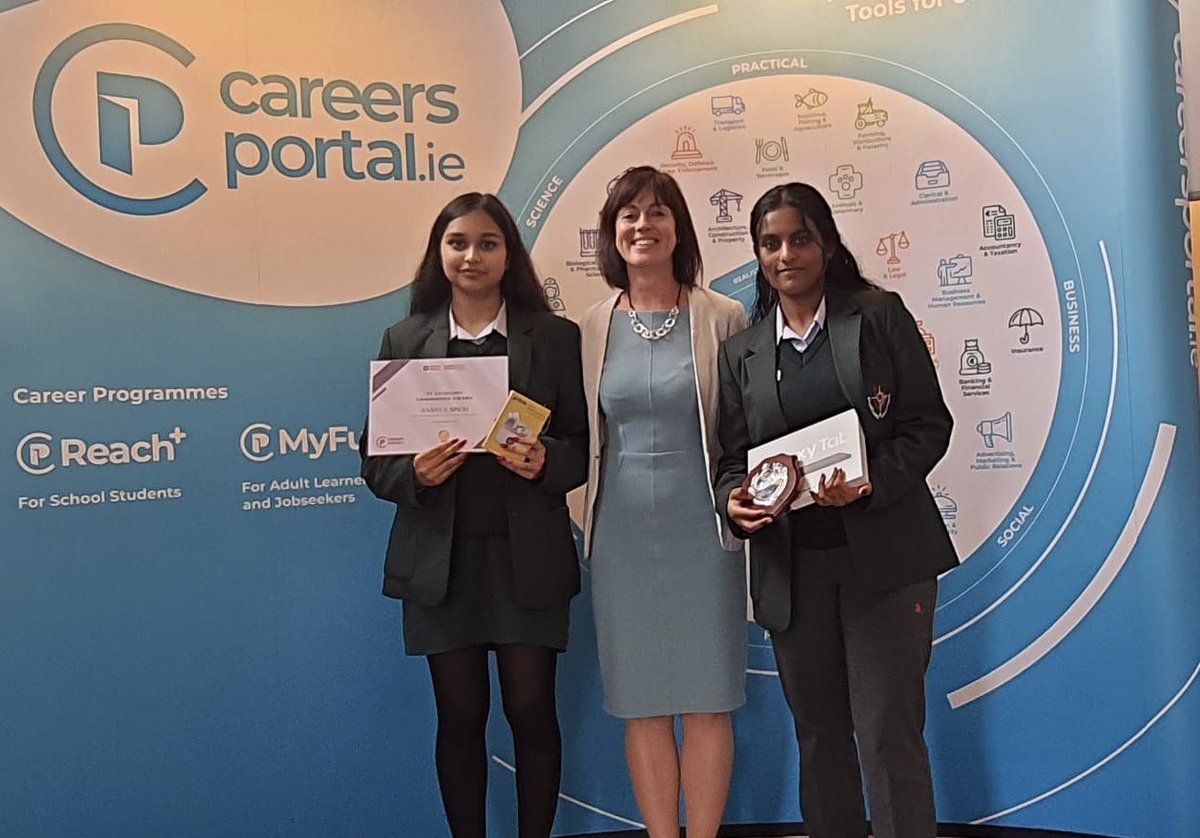 Congrats once again to our two TY winners who collected their prizes today in the Department of Education in Dublin. Ms McGlade looks suitably proud! Well done to you both 🥳