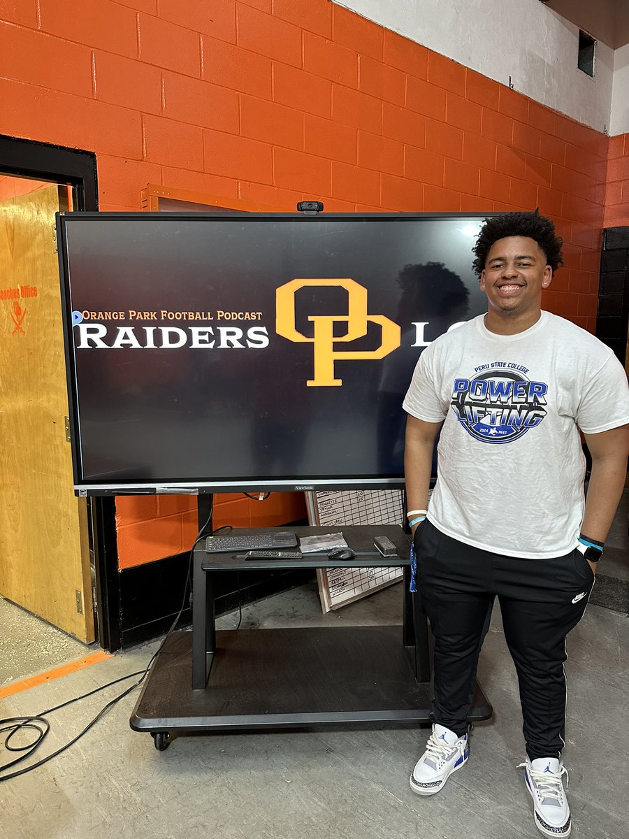 The Raiders Log Podcast Episode 7, featuring C/O 2023 Raider and current Peru State student-athlete @DariusCatron1, drops tomorrow morning! Make sure you are subscribed to the YouTube channel! youtube.com/@gridironraide…
