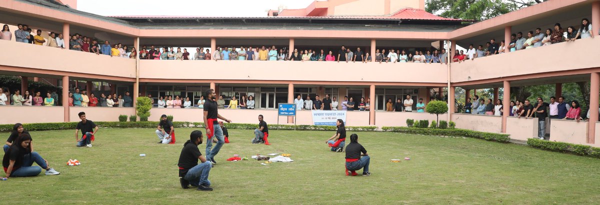 As a part of Swachhta Pakdwada, a 'Nukkad Natak on Swachhta' was organized by CSIR-IHBT on May 8, 2024. In addition to the staff and scholars, family members of Institute's staff also attended the programme.