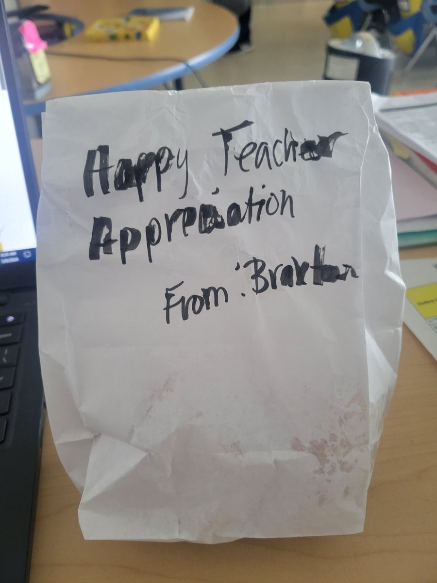 rubondoves's tweet photo. Thank you, Braxton, for the two donuts 🍩! #teacherappreciation #TeacherAppreciationWeek #firstgrade https://t.co/MWQ0ItZ8WG
