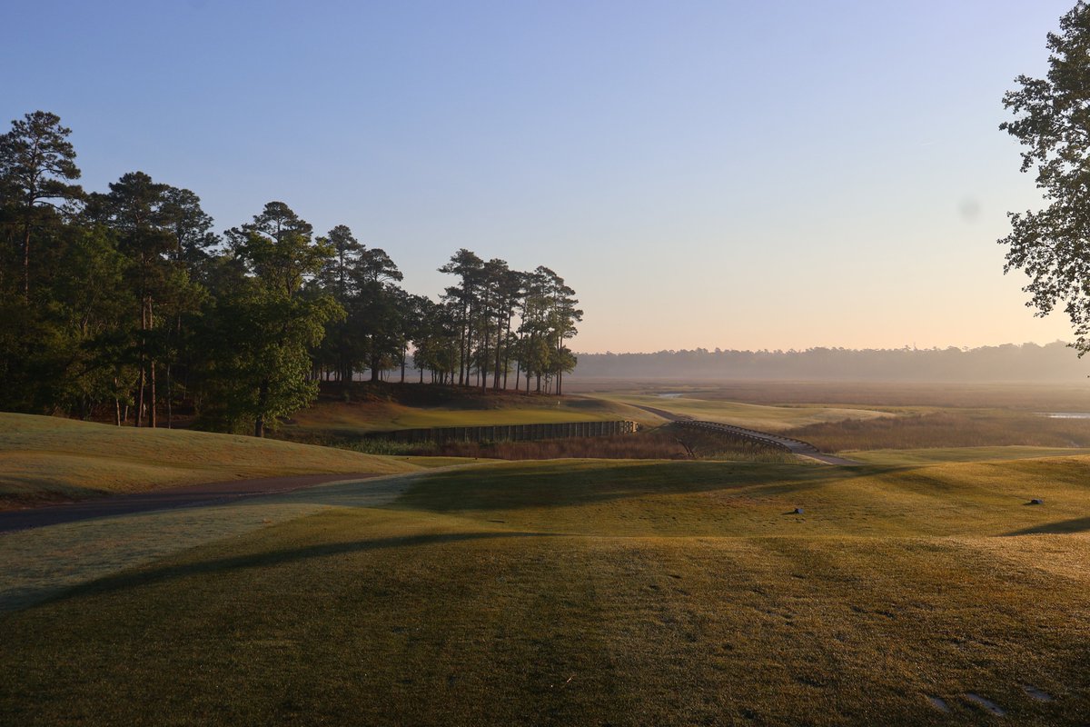 RiversEdgeClub's tweet photo. Good Morning from Hole No. 5 at Rivers Edge Golf Club 🌅

https://t.co/eg6iArLEVI

#myrtlebeachgolf #golfcourse #morningsunrise https://t.co/PAsuqU46XF